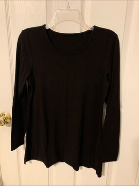 Classic Black Scoop Neck Long-Sleeve Tee  -  size M